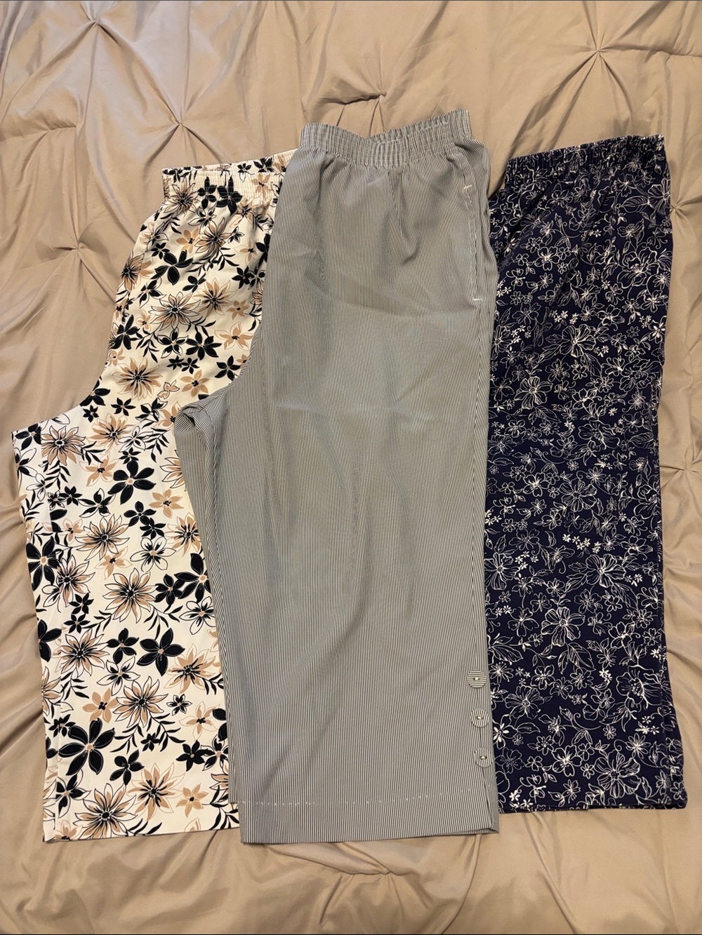 Bon Worth 3-Pack Floral & Solid Pull-On Capris Pants- Beige, Gray, Navy